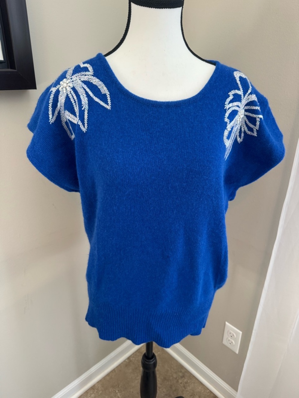 Lindsey Blake Blue Angora Beaded Floral‎ Sweater Short Sleeve Womens L VTG